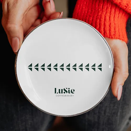 베이커리 카페 LuSie 로고를 만들어주세요! 우승작 이미지 1